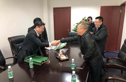 左：森山泰行 右：黄宗良校长.jpg