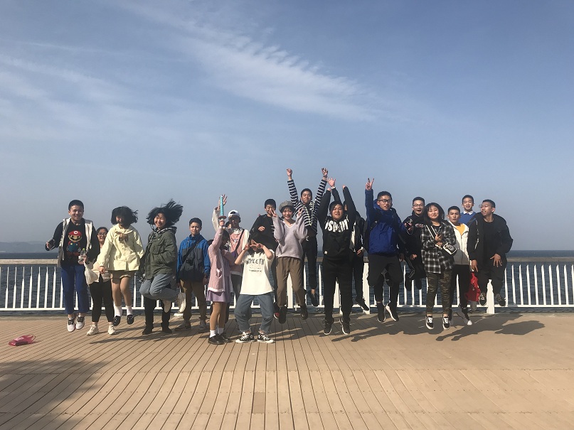 海边合影.jpg