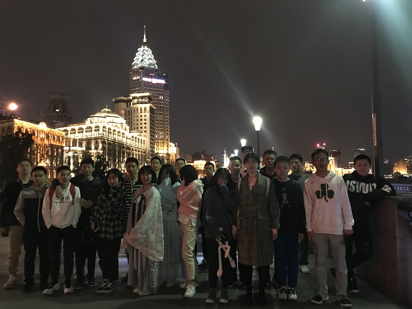 上海合影 - 副本.jpg