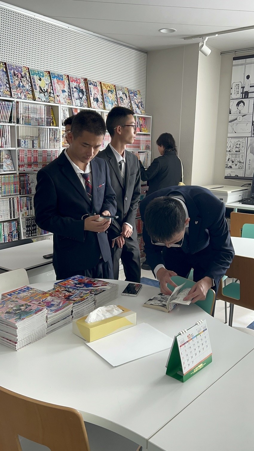 参观麻生专门学校动漫专业教室.jpg